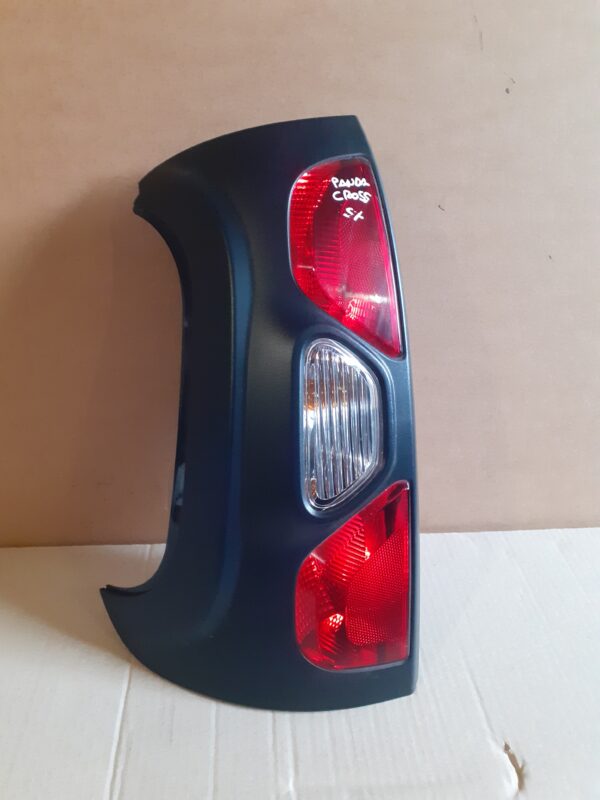 FIAT PANDA CROSS FANALE STOP POSTERIORE SX ANNO 2013 AL 2020 CON DIFETTO PUNTA