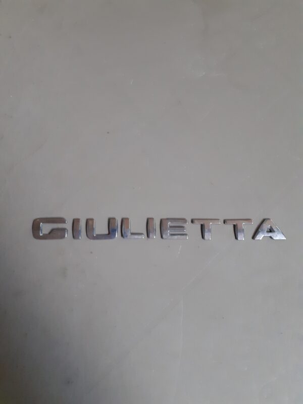 ALFA ROMEO GIULIETTA SCRITTA LOGO PORTELLONE ANNO 2010 IN POI DIFETTO LETTERA E