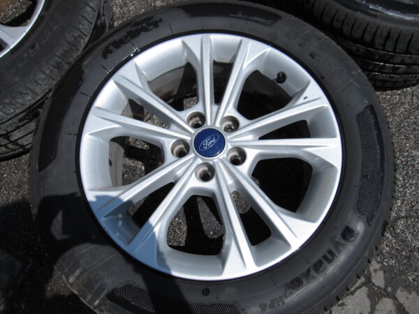 FORD KUGA CERCHI E GOMME 235/55/17 ESTIVE ANNO 2015 AL 2020