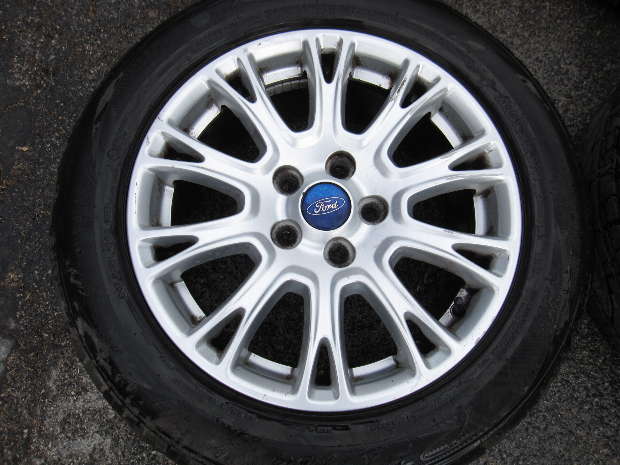 FORD C-MAX CERCHI E GOMME M+S 215/55/16 DOT 2022