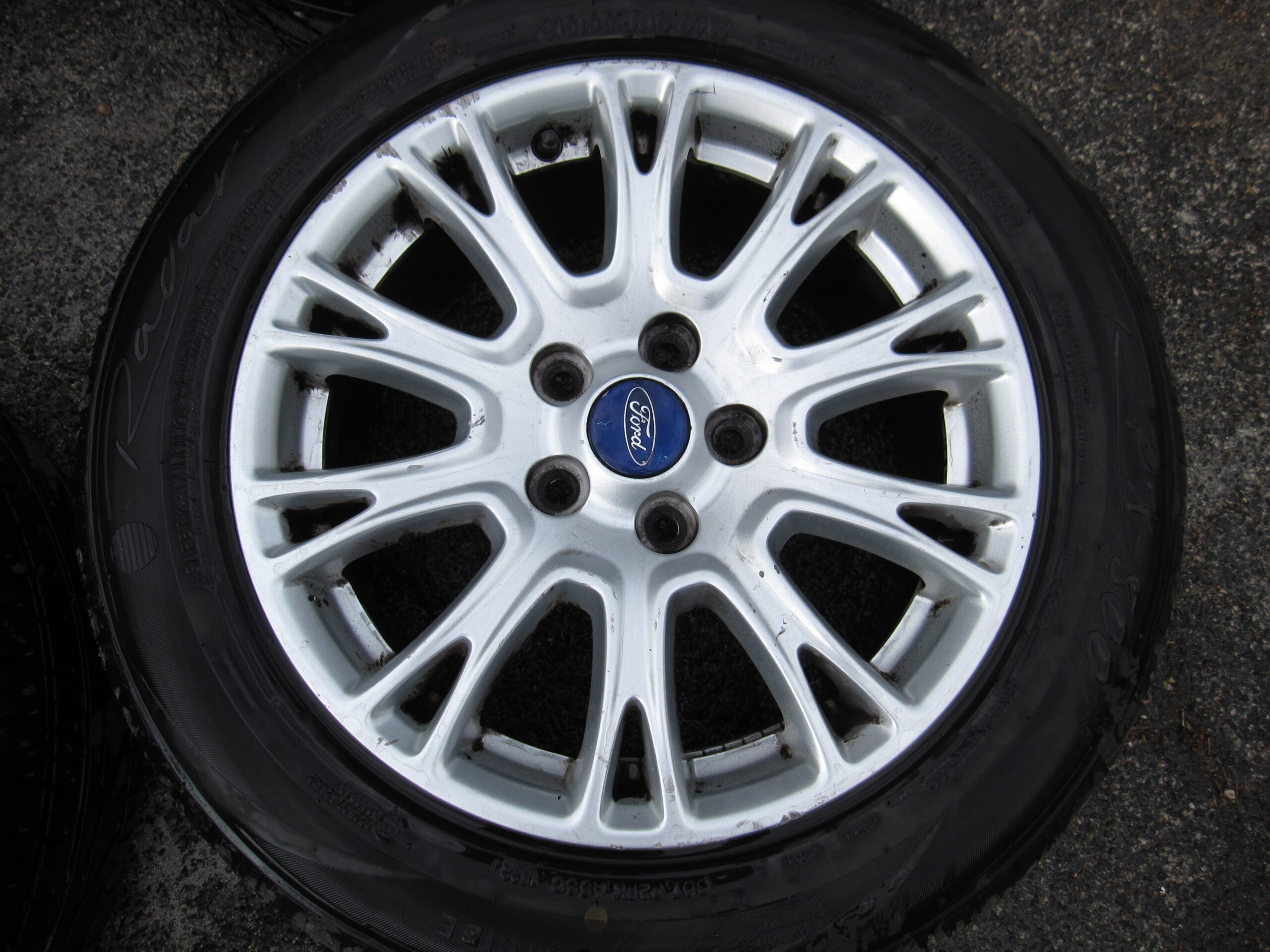 FORD C-MAX CERCHI E GOMME M+S 215/55/16 DOT 2022